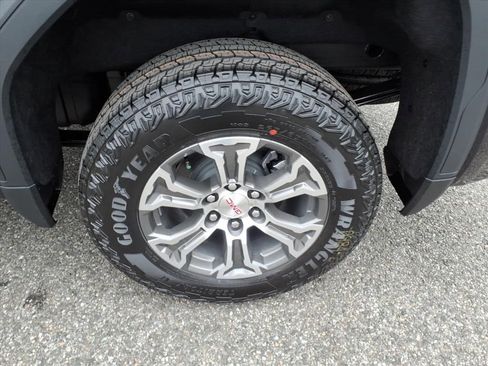 New 2026 GMC Sierra 1500 SLE w/ Preferred Package image 8