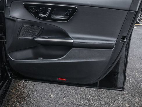 Used 2025 Mercedes-Benz C 300 4MATIC Sedan image 39