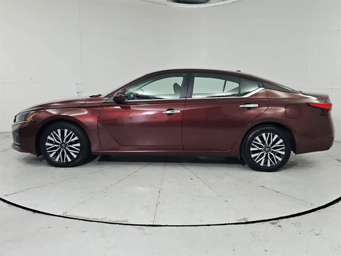 Used 2023 Nissan Altima 2.5 SV image 3