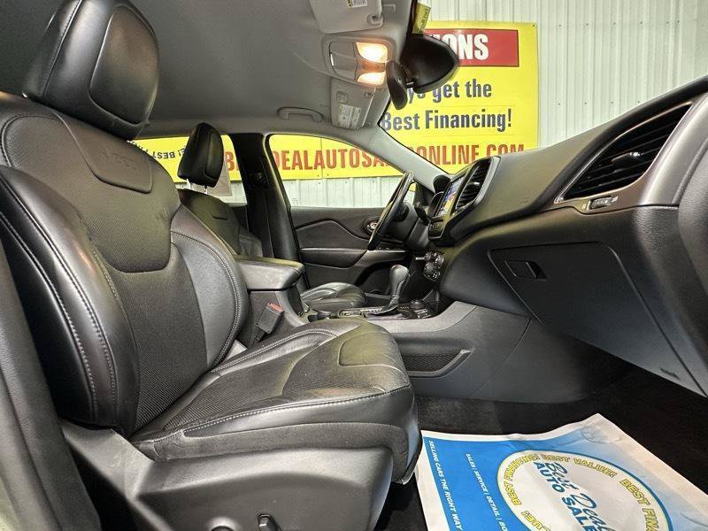 Used 2021 Jeep Cherokee Latitude Lux w/ Comfort/Convenience Group AWD/4WD image 20