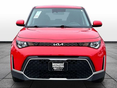 Used 2023 Kia Soul LX w/ Option Group 015 FWD image 3