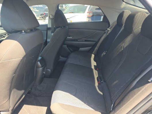 Used 2025 Hyundai Elantra SE FWD image 16