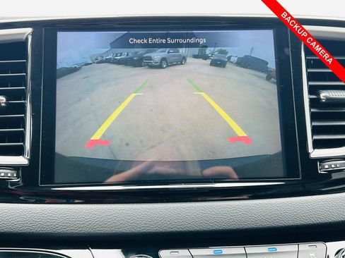 Used 2023 Chrysler Pacifica Touring-L FWD image 10