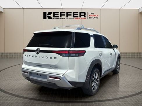 Used 2024 Nissan Pathfinder SL AWD/4WD image 6