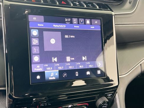 Used 2023 Jeep Grand Cherokee Laredo image 14