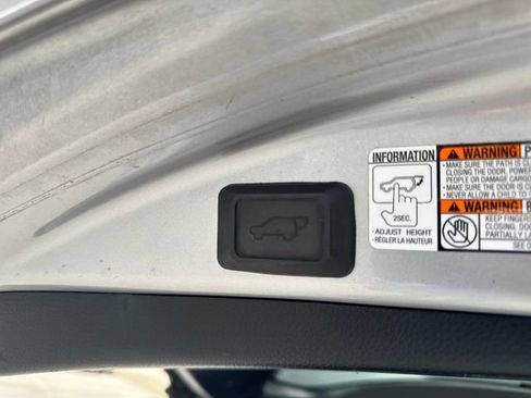 Used 2016 Toyota RAV4 XLE image 40