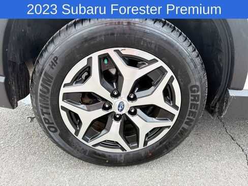 Used 2023 Subaru Forester Premium AWD/4WD image 18