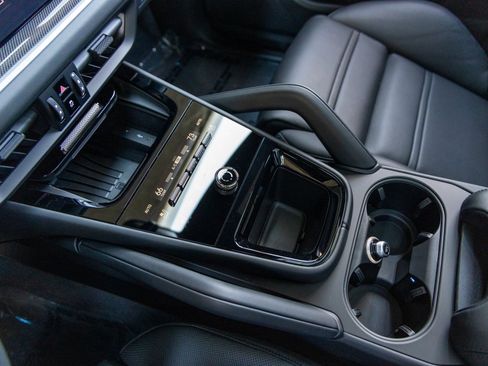 New 2025 Porsche Cayenne Turbo image 39