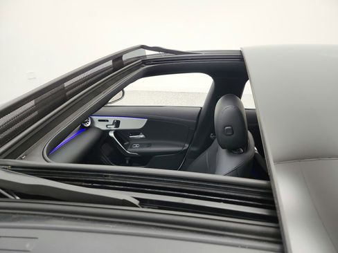 Used 2023 Mercedes-Benz CLA 250 image 11