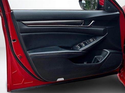 Used 2018 Honda Accord Sport image 18