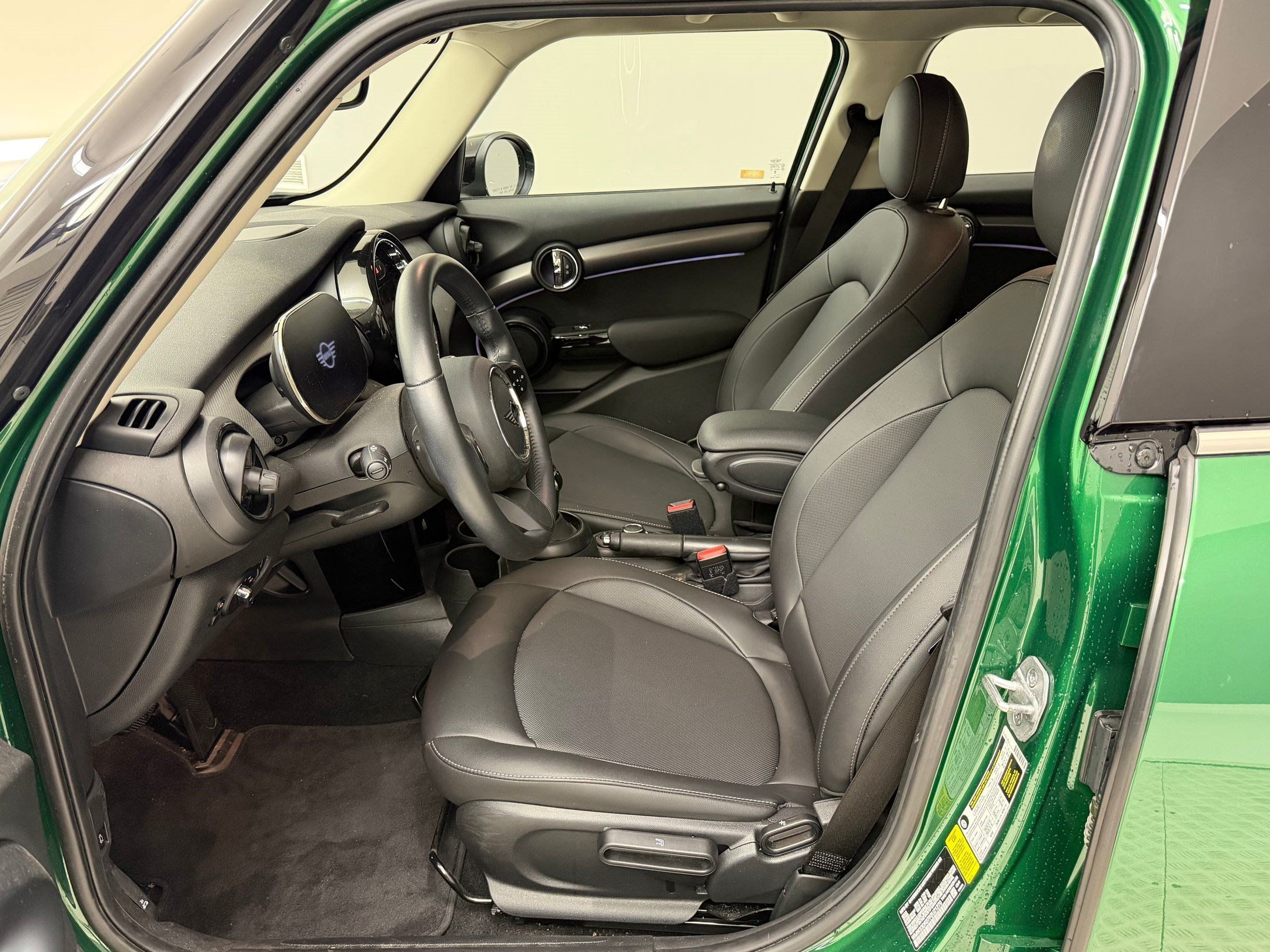 Used 2023 MINI Cooper 4-Door Hardtop FWD image 5