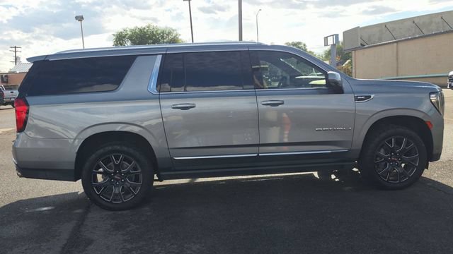 Used 2023 GMC Yukon XL Denali w/ Denali Reserve Package AWD/4WD image 11