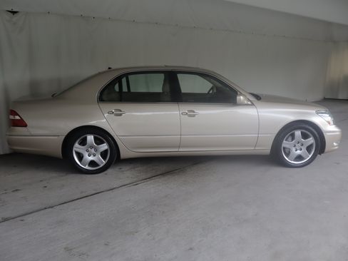 Used 2005 Lexus LS 430 RWD image 7