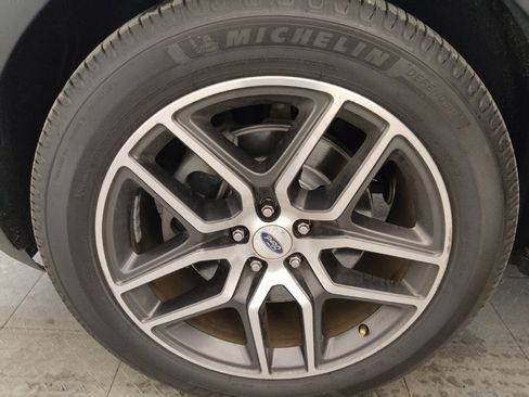 Used 2018 Ford Explorer Limited image 31