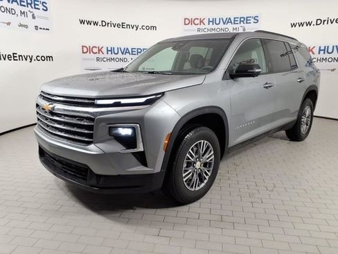 Used 2024 Chevrolet Traverse LT w/ Trailering Package image 1