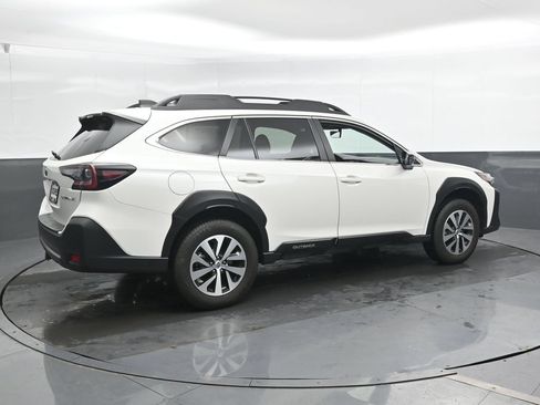 Used 2025 Subaru Outback Premium AWD/4WD image 2