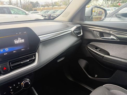 Used 2025 Chevrolet TrailBlazer LT image 35