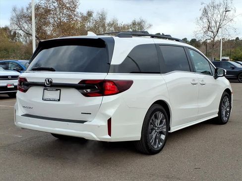 New 2026 Honda Odyssey Touring image 4