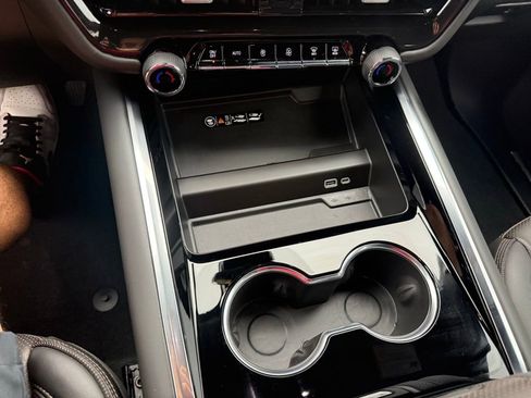 Used 2025 Chevrolet Tahoe High Country w/ Sun And Tow Package image 18