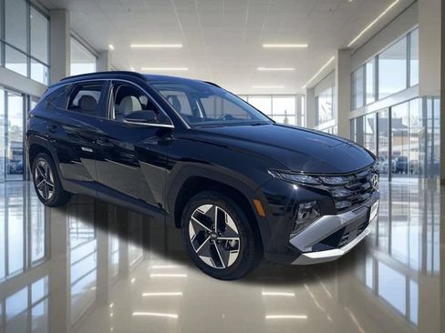 Certified 2025 Hyundai Tucson SEL AWD/4WD image 2
