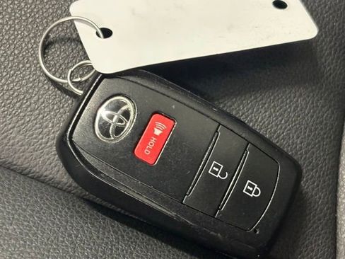Used 2024 Toyota Corolla Cross XLE FWD image 34