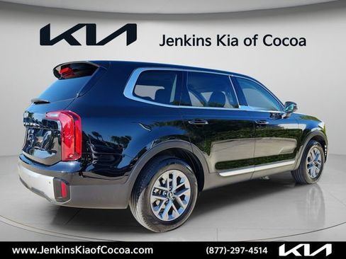 Certified 2024 Kia Telluride LX FWD image 4