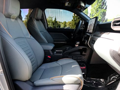 Used 2025 Toyota Tacoma 4x4 Double Cab Hybrid image 32