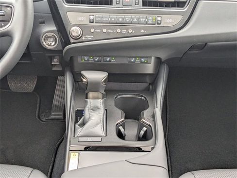 Certified 2025 Lexus ES 350 w/ Premium Package image 18