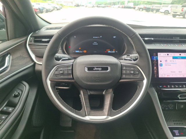 New 2026 Jeep Grand Cherokee Altitude AWD/4WD image 15