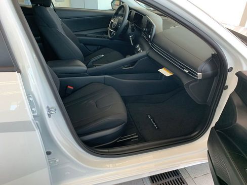 New 2026 Hyundai Elantra SE FWD image 18