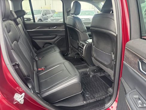 Used 2023 Jeep Grand Cherokee Limited w/ Black Appearance Package image 35