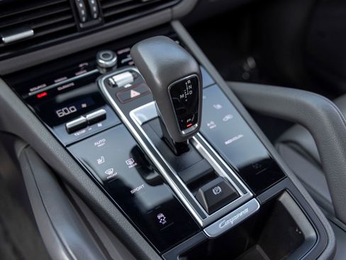 Certified 2022 Porsche Cayenne AWD/4WD image 38