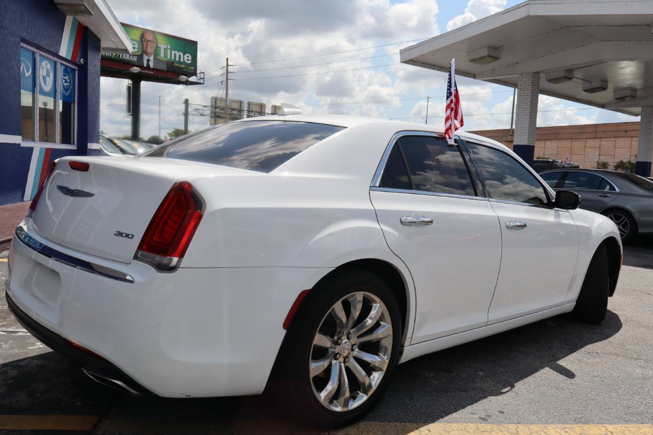 Used 2020 Chrysler 300 Limited RWD image 5