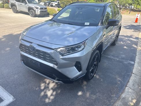 Used 2020 Toyota RAV4 XSE w/ Protection Package AWD/4WD image 5