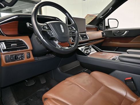 Used 2023 Lincoln Navigator L Reserve w/ Monochromatic Package image 13