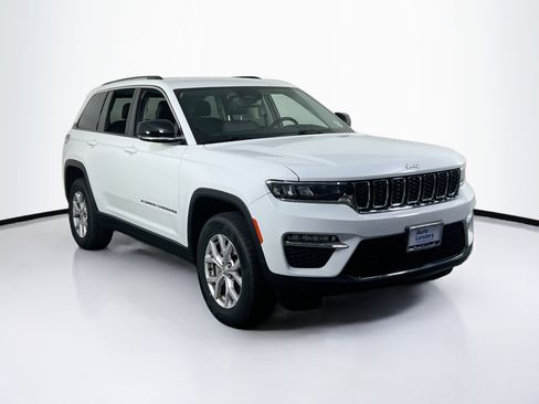 Used 2022 Jeep Grand Cherokee Limited AWD/4WD image 3