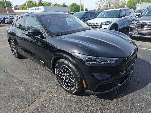 Used 2025 Ford Mustang Mach-E Premium AWD/4WD image 32