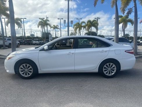 Used 2017 Toyota Camry LE image 5
