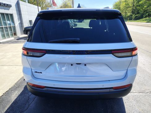 New 2026 Jeep Grand Cherokee Altitude AWD/4WD image 8