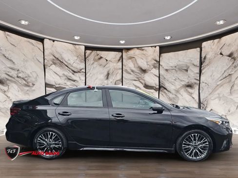 Used 2023 Kia Forte GT-Line w/ GT-Line Premium Package FWD image 5
