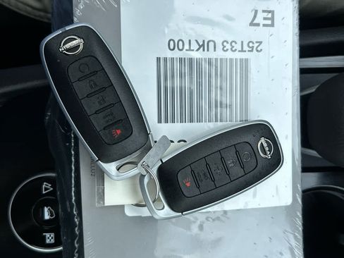 Used 2025 Nissan Rogue SV AWD/4WD image 20