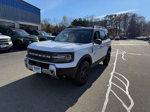Used 2025 Ford Bronco Sport Badlands image 14