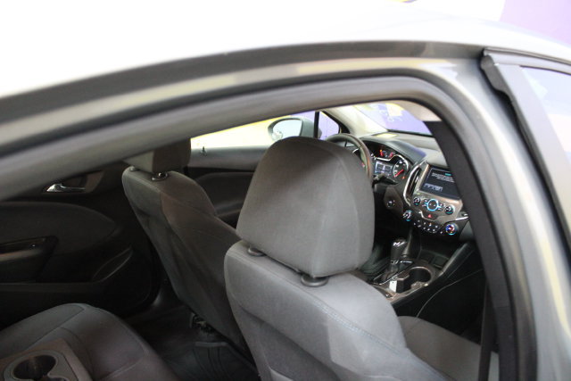 Used 2018 Chevrolet Cruze LT w/ LT True North Edition FWD image 10