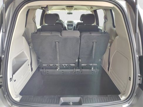 Used 2018 Dodge Grand Caravan SE w/ UConnect Hands-Free Group FWD image 17