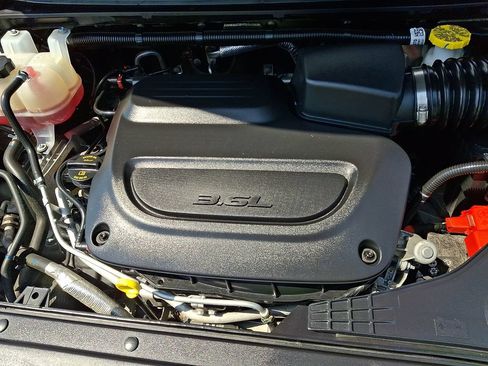 Used 2025 Chrysler Pacifica Select FWD image 30