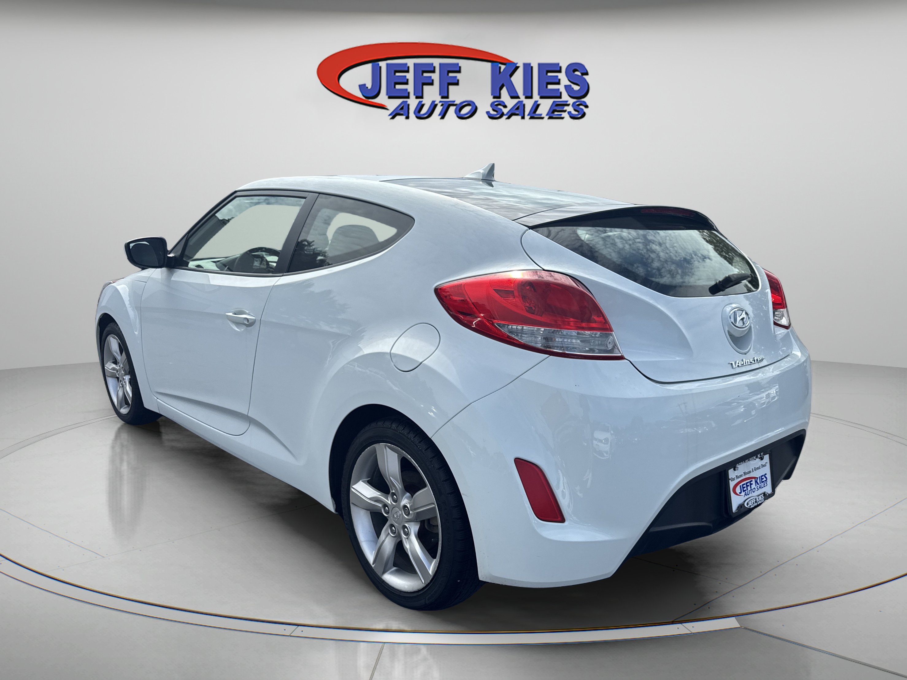 Used 2012 Hyundai Veloster FWD image 7