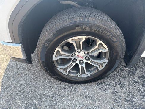 Certified 2025 GMC Sierra 1500 SLT image 9