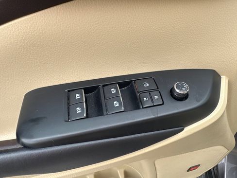 Used 2019 Toyota Highlander Limited image 11