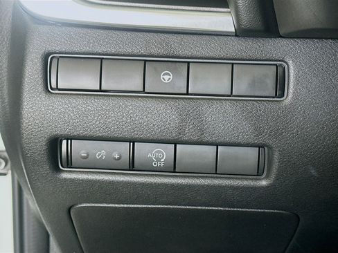 Used 2023 Nissan Rogue SV image 17