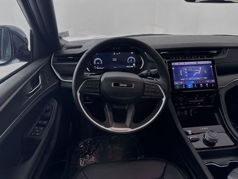 New 2025 Jeep Grand Cherokee Limited image 23